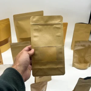 10-pack papperspåsar med fönster i kraftpapper 10x20 cm - produktbild 3