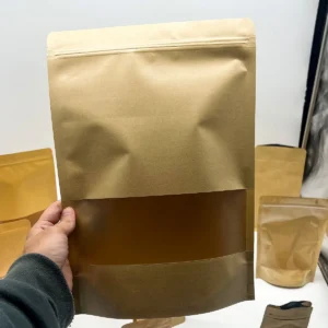 10-pack papperspåsar med fönster i kraftpapper 25 x 35 cm - produktbild 3