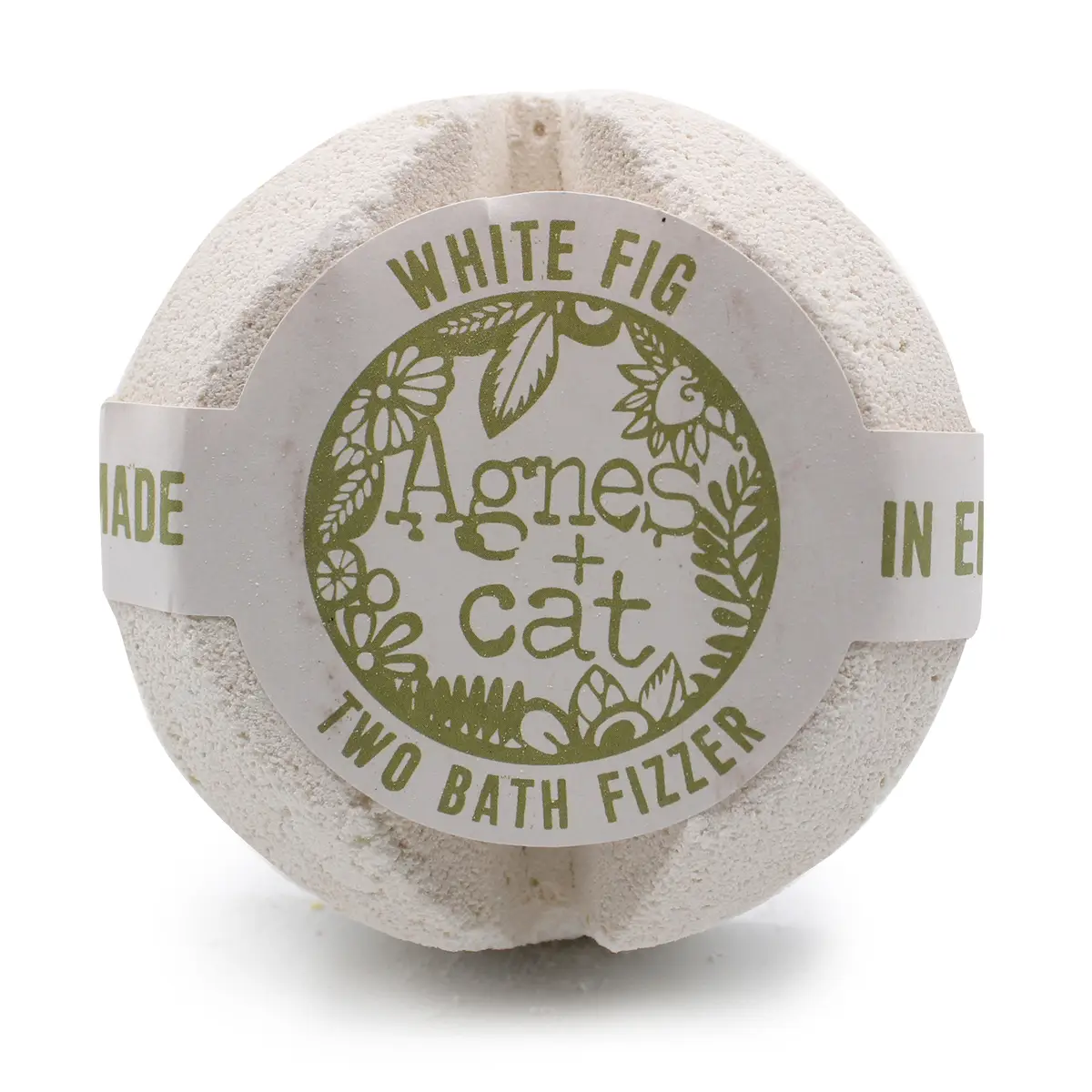 Vit rund badfizzer med etikett Agnes and Cat och text White Fig Two Bath Fizzer