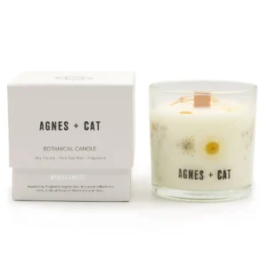Doftljus i glas med torkade blommor och vit presentförpackning Agnes + Cat
