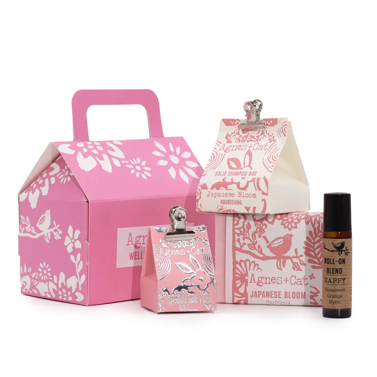 Agnes + Cat wellness-presentset med rosa blommönstrad presentförpackning och kroppsvårdsprodukter
