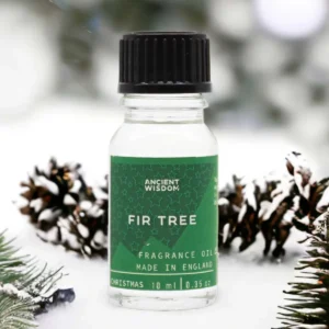 Flaska med Ancient Wisdom doftolja gran 10 ml med granris och kottar i bakgrunden