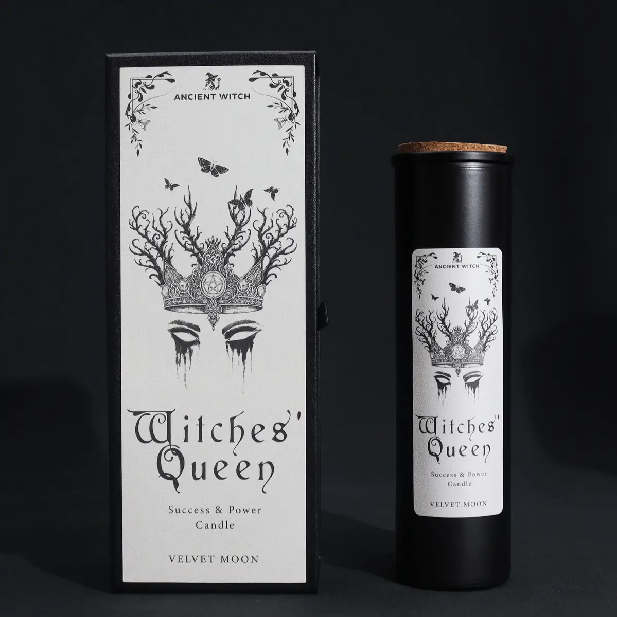 Ancient Witch Witches' Queen sojavaxljus i svart behållare med kork och elegant presentförpackning