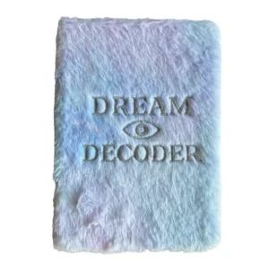 Anteckningsbok med mjukt pastellfärgat fuskpälsomslag och broderad text Dream Decoder