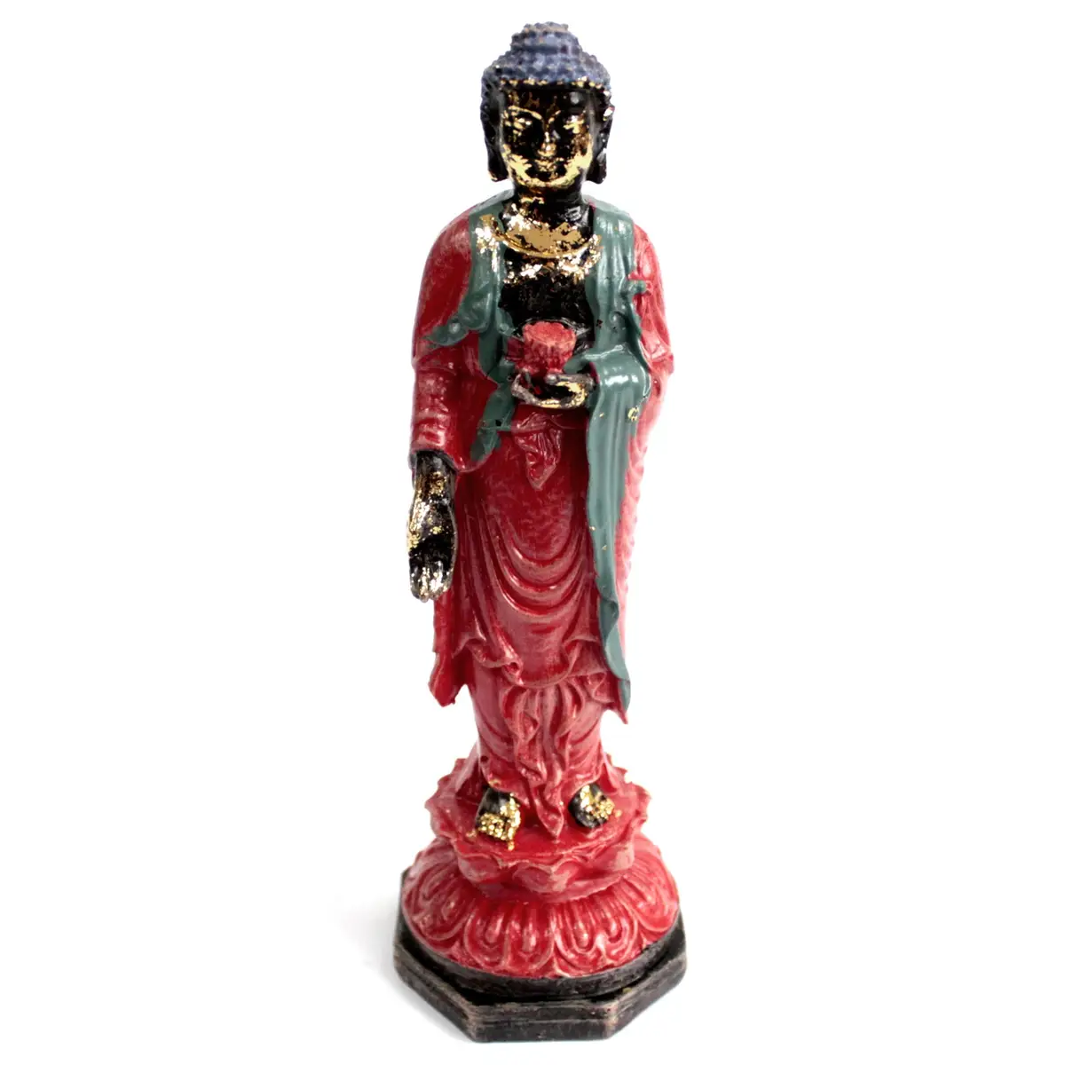Stående antik Buddha-staty i röd och grön färg på vit bakgrund