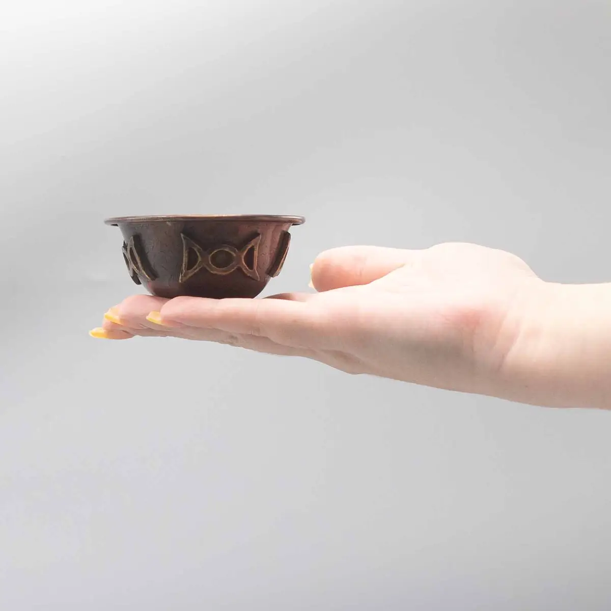 Antik kopparskål för ritualer med trippelmåne 8x4 cm - produktbild 2