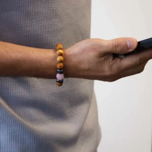 Armband i cederträ med hjärtchakra och rosenkvarts - produktbild 3