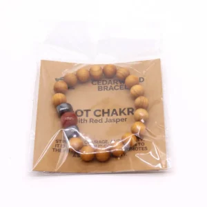 Armband i cederträ med rotchakra och röd jaspis - produktbild 2