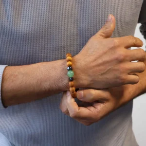 Armband i cederträ med sakralchakra och grön aventurin - produktbild 3