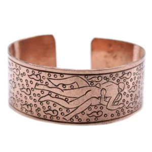 Koppararmband med ingraverat tibetanskt Kamasutra-motiv