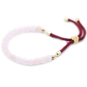 Armband med rosa rosenkvartsstenar och bordeauxfärgat snöre med guldförgylld justerbar låsning