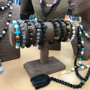 Armband med svart agat och hamsa-berlock - produktbild 3