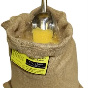 Jutesäck med aromaterapeutiskt badsalt Wake Up och en metallskopa