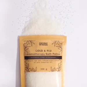 Påse med aromaterapi badsalt mot förkylning och influensa med havssalt