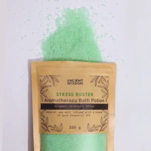 Grönt aromaterapi badsalt i kraftpåse med etikett Stress Buster