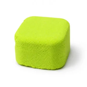 Grön aromaterapi duschångare i kubform på vit bakgrund