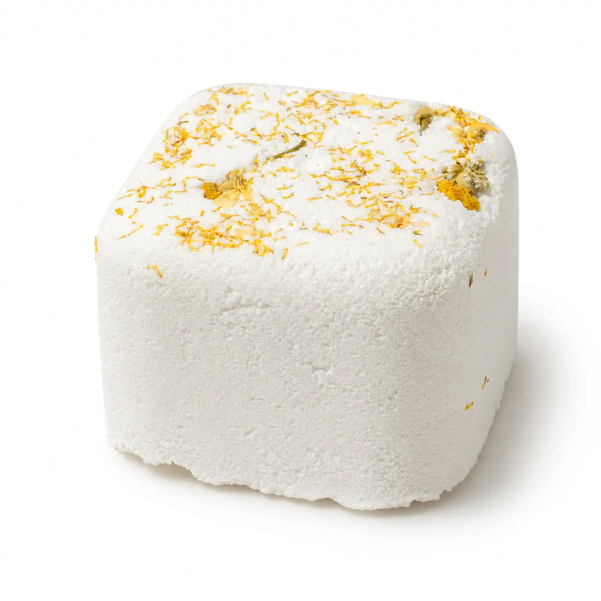 Vit aromaterapi duschångare med torkade gula blommor på ytan