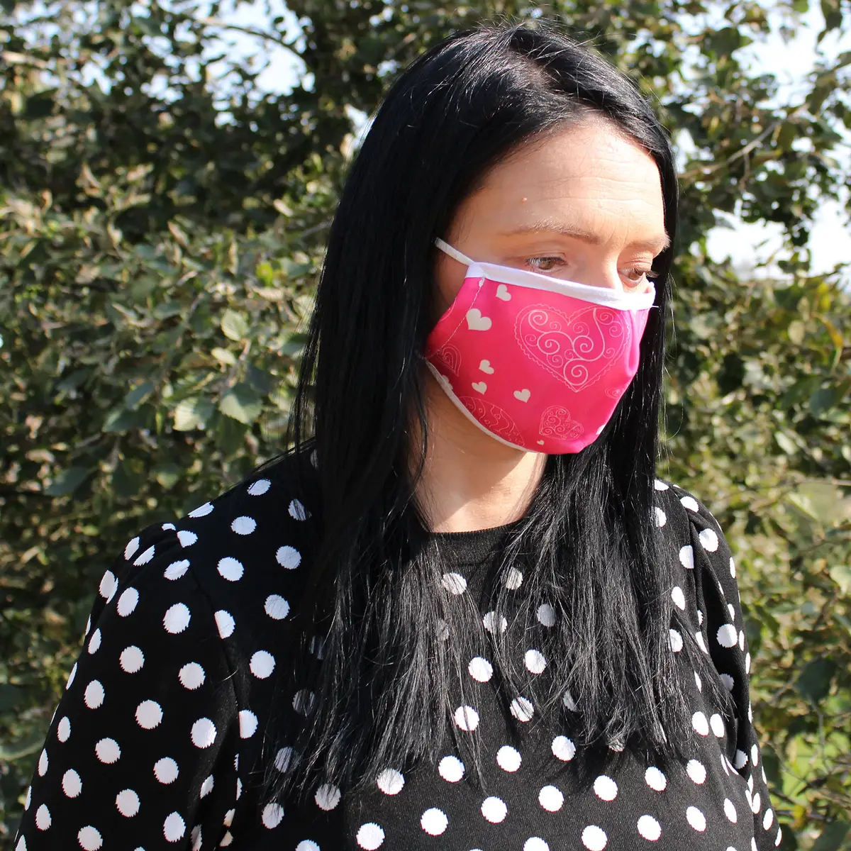 Återanvändbar modeansiktsmask med hjärtan i rosa för vuxna - produktbild 3