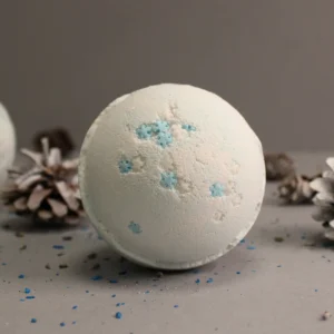 Badbomb med blåbärsdoft och snöflingemotiv - produktbild 2