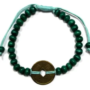 Grönt justerbart Bali Feng Shui-armband med träpärlor och ett mynt