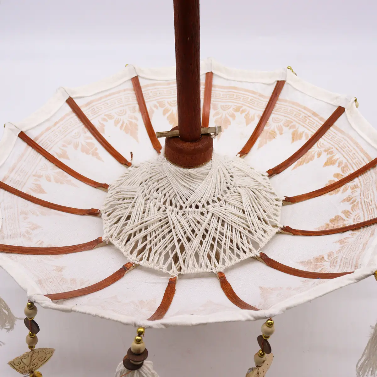 Bali Heminredning Parasoll i canvas med dekorativa tofsar, 40 cm - produktbild 5