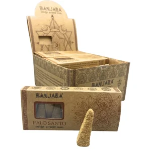 Förpackning med Banjara Smudge pyramidkoner och en pyramidformad rökelsekon