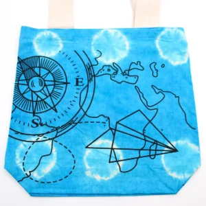 Batikkamönstrad bomullsväska med kompassmotiv och naturfärgade handtag 38x42x12 cm - produktbild 4
