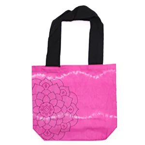 Magenta batikkamönstrad bomullsväska med mandalamönster och svarta handtag