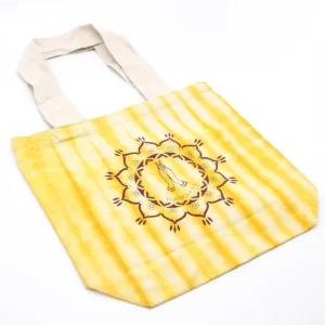 Batikkamönstrad bomullsväska med Namaste Hands-motiv, gul med naturfärgat handtag - produktbild 2