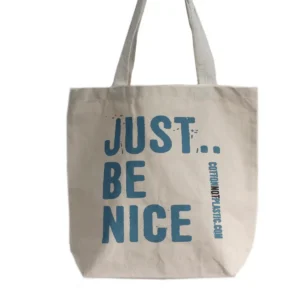 Bomullspåse med blå text Just Be Nice och handtag i bomull