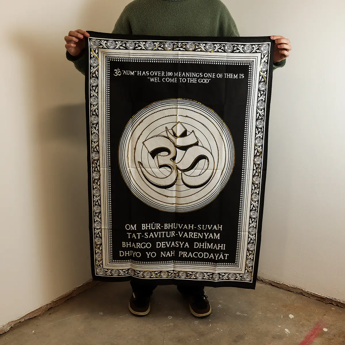 Bomullsväggbonad med Om-symbol 70x110 cm - produktbild 2