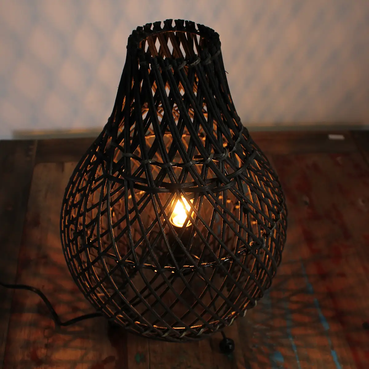 Bordslampa i svart rotting - produktbild 6