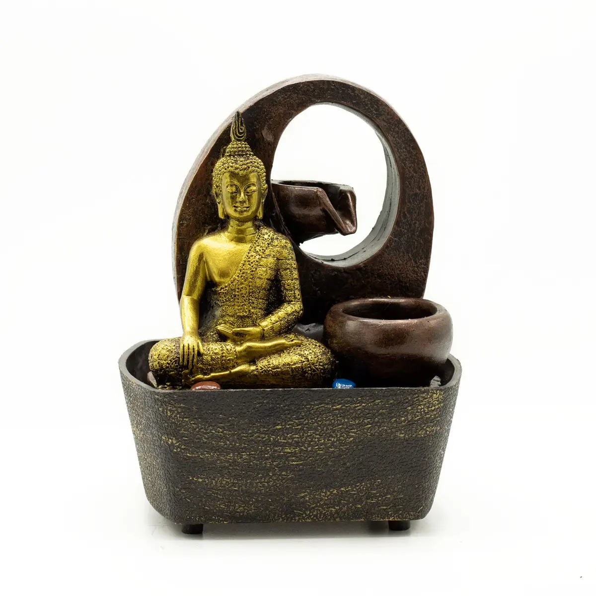 Bordsvatteninstallation med gyllene Buddha och krukor i polyresin