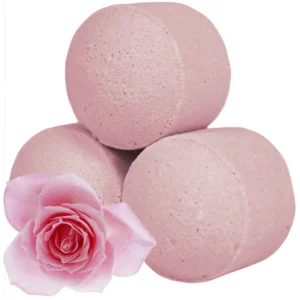 Rosa badbomber med en ros i förgrunden