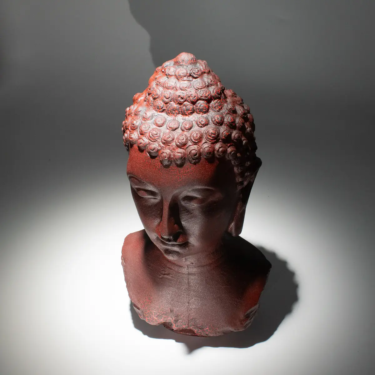 Buddha-bystlampa i smält lava med oval fot - produktbild 6