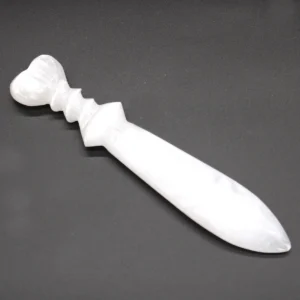 Ceremoniell kniv i selenit med spiralform, 25 cm - produktbild 2