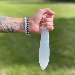 Ceremoniell kniv i selenit med spiralform, 25 cm - produktbild 3