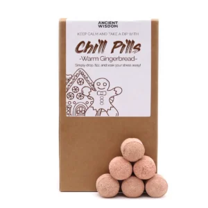 Chill Pills presentpaket med varm pepparkaksdoft och badbomber i brun förpackning