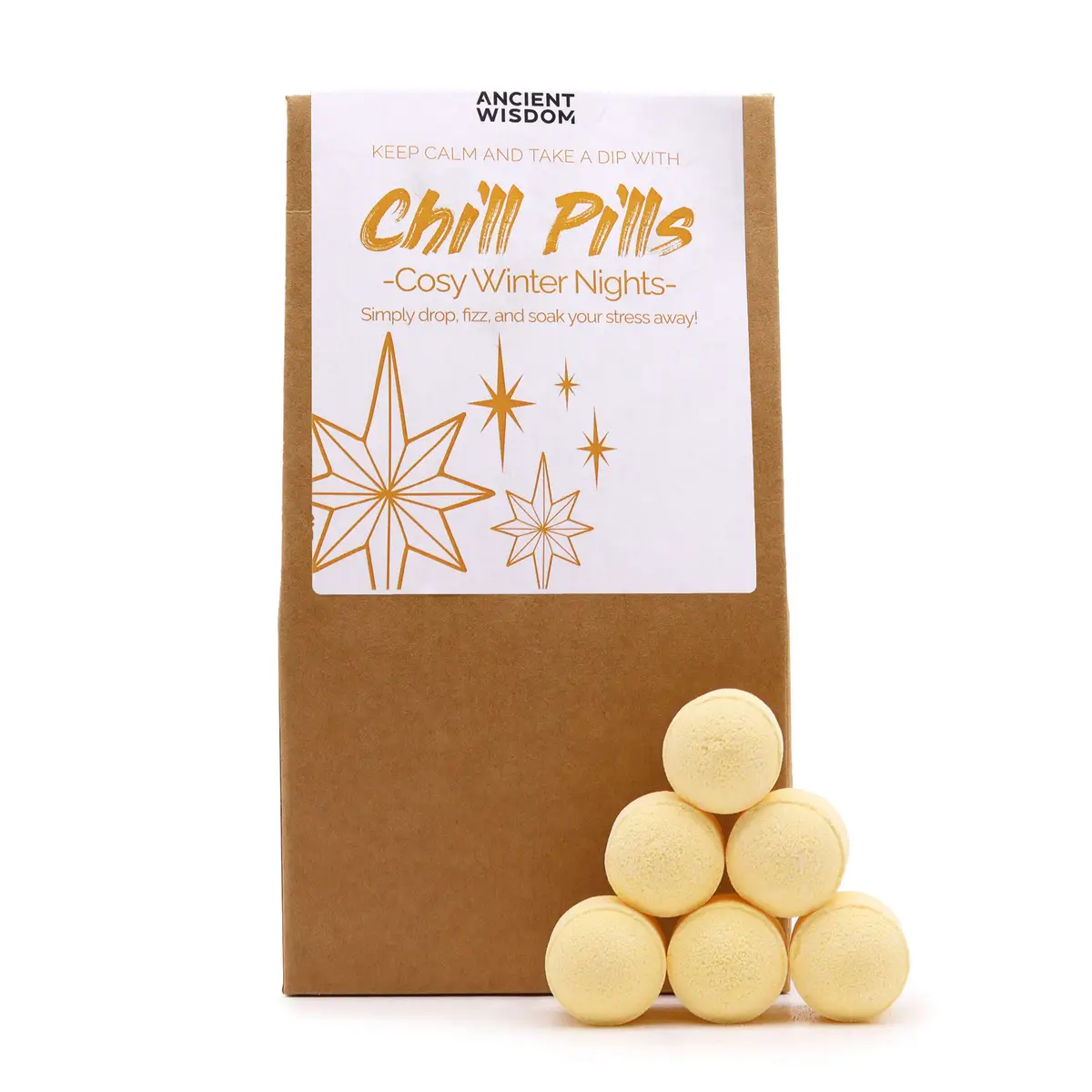 Brunt presentpaket med Chill Pills badbomber staplade framför