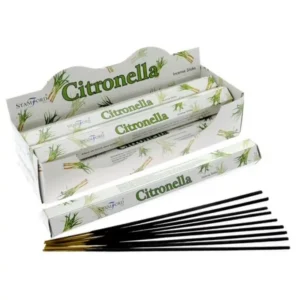 Citronella rökelsepinnar och förpackning med gröna citronellabilder