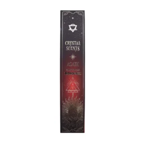 Förpackning med Crystal Scents rökelsepinnar i röd och svart design med text och symboler