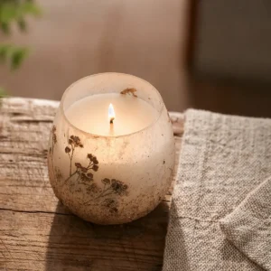 Doftljus i glasburk med torkade blommor Wildlight Woods - produktbild 6