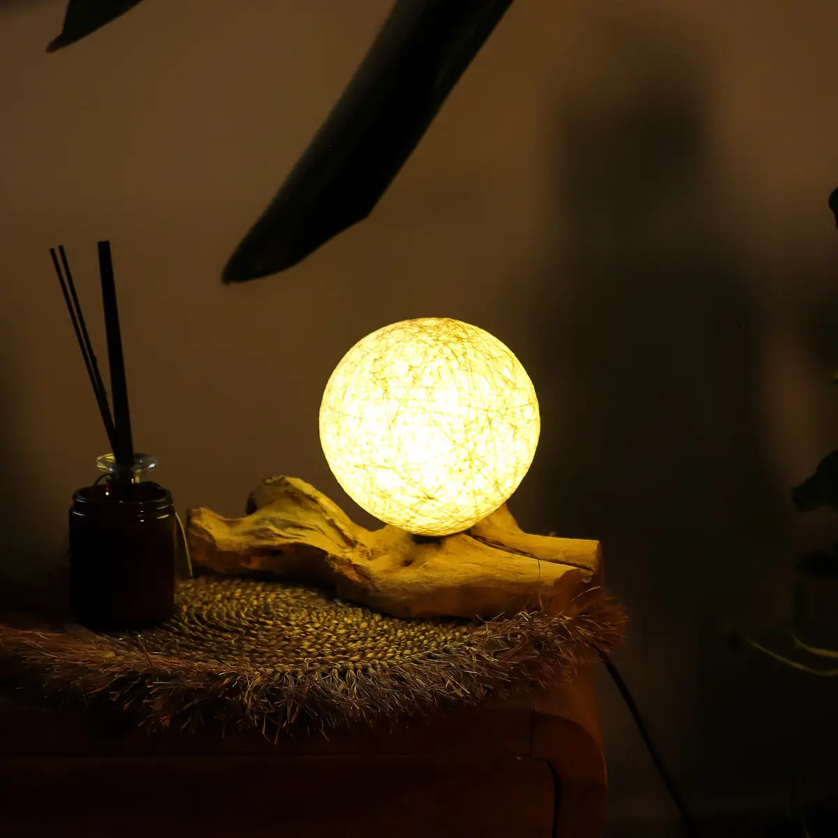 DriftGlow bordslampa med bomullsomsluten skärm och drivvedsfot - produktbild 6