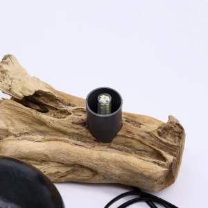 DriftGlow bordslampa med grön sprucken lampskärm och drivvedsfot - produktbild 6