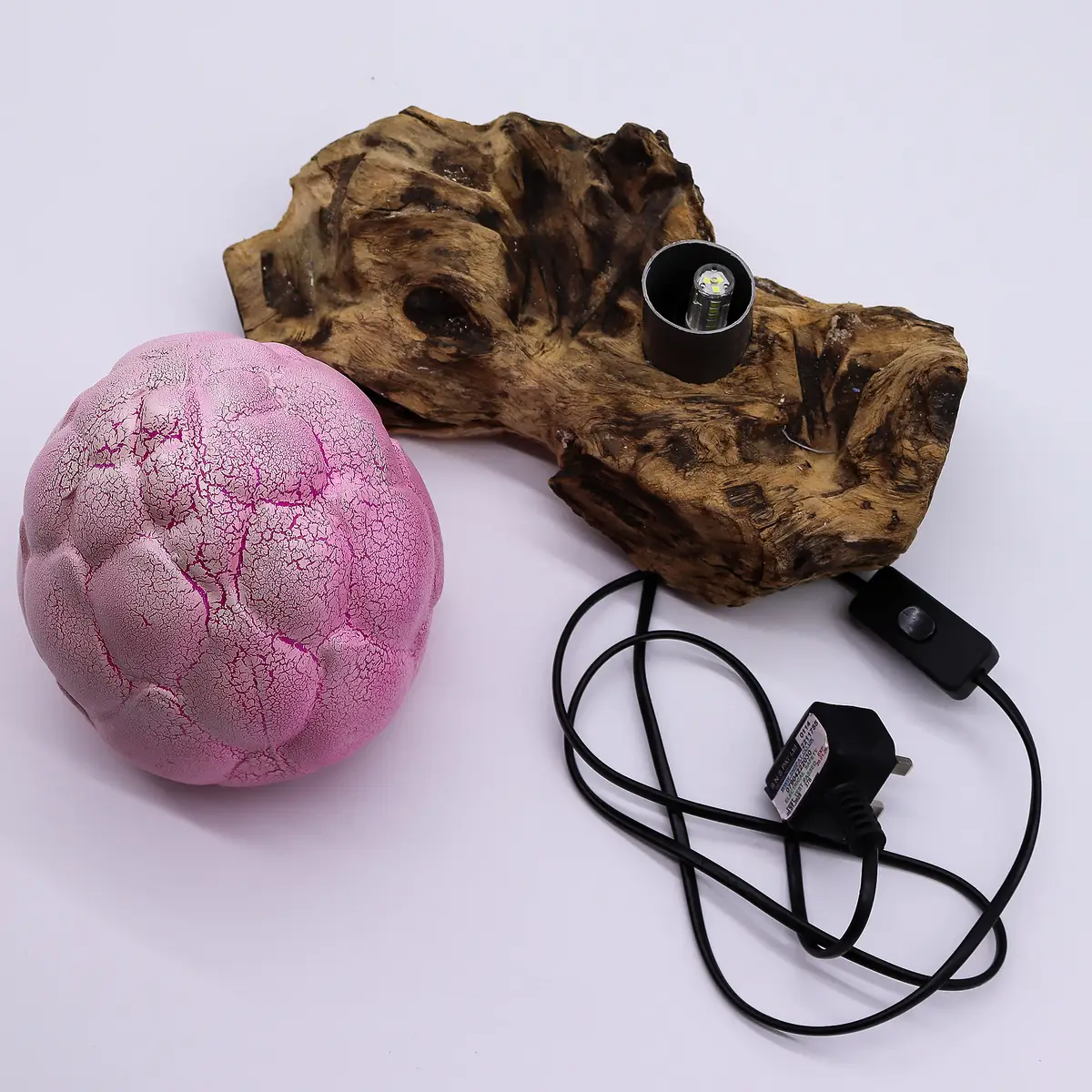 DriftGlow lampa med lotusformad skärm i lila och drivvedsfot - produktbild 3