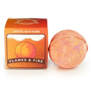 Orange och röd badbomb bredvid en orange förpackning med texten Flames & Fire