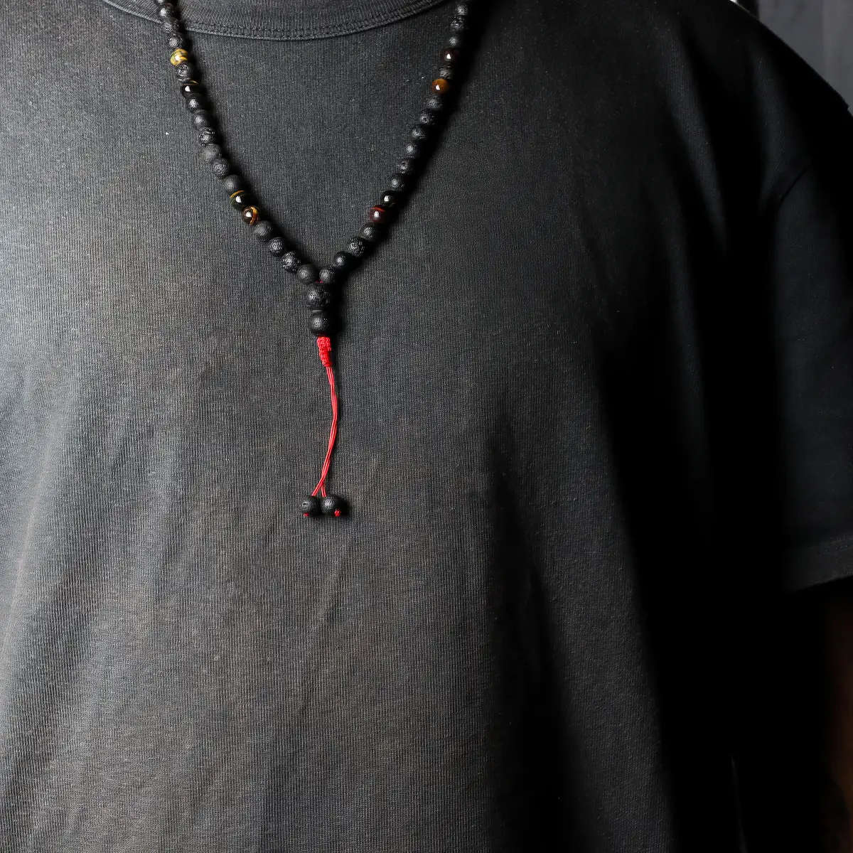Essence of the Volcano halsband i lavasten med tigeröga - produktbild 4
