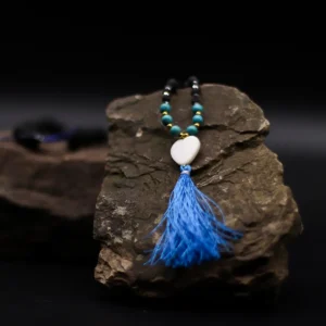Essence of the Volcano halsband med lavasten och blå tofs - produktbild 4