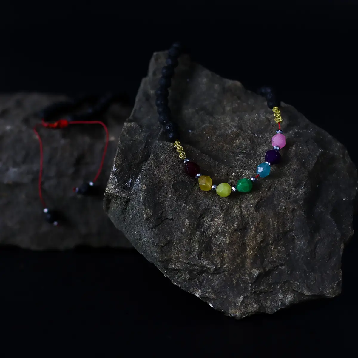 Essence of the Volcano halsband med lavasten och chakrabeads för känslomässig balans - produktbild 3