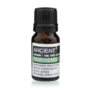 Flaska med Ravensara eterisk olja 10 ml med svart lock och etikett